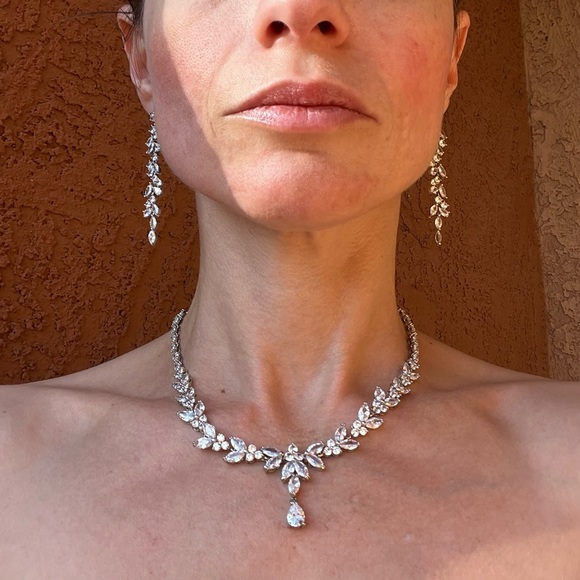The Millenium Bride Jewelry - 💓Swarvorski Crystal Flower Diamond Bridal Necklace and Earrings💓